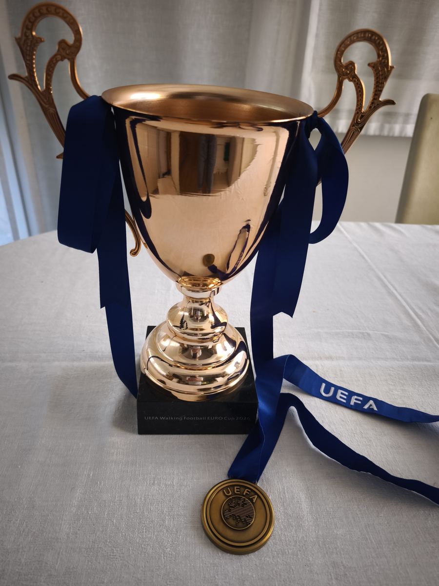 Pobjednički pehar i zlatna UEFA medalja